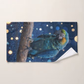 Blue Majestät: The Blue Macaw on Dreamy Blue Bokeh Badhandtuch Set (Handtuch)