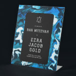 Blue Marble Star von David Custom Bar Bat Mitzvah Sockelschild<br><div class="desc">Ein perfektes Zeichen, um die Gäste zu einem Fledermausmitzvah, Bar mitzvah oder anderen jüdischen Feiern zu empfangen! Handgemachte abstrakte Kunst für Sie auf der Vorderseite! Vollständig anpassbar! Klicken Sie auf "Personalisieren" oben, um den Text zu bearbeiten. Klicken Sie auf "Bearbeiten mit dem Designwerkzeug", um die Schriftart, Farben und Einstellungen anzupassen....</div>