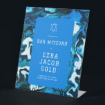 Blue Marble Star von David Custom Bar Bat Mitzvah Sockelschild<br><div class="desc">Ein perfektes Zeichen, um die Gäste zu einem Fledermausmitzvah, Bar mitzvah oder anderen jüdischen Feiern zu empfangen! Handgemachte abstrakte Kunst für Sie auf der Vorderseite! Vollständig anpassbar! Klicken Sie auf "Personalisieren" oben, um den Text zu bearbeiten. Klicken Sie auf "Bearbeiten mit dem Designwerkzeug", um die Schriftart, Farben und Einstellungen anzupassen....</div>