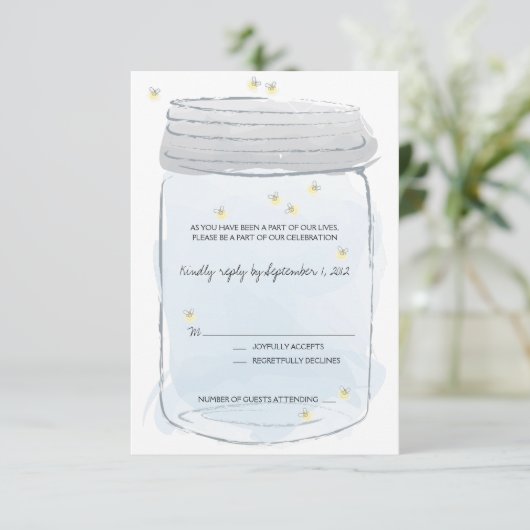Blue Mason Jar & Fireflies Wedding RSVP Karte (Stehend Vorderseite)