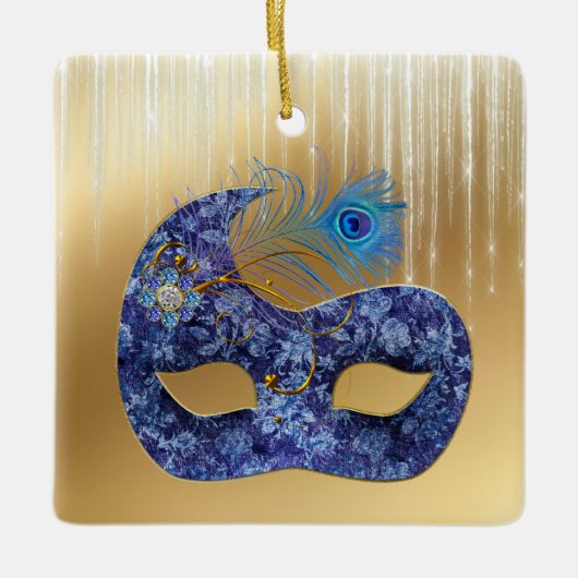 Blue Masquerade Mask and Peacock Feather on Gold Keramikornament (Vorderseite)