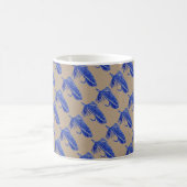 "Blue Matuka on Brown" geteerte Forellenfliege-Tas Kaffeetasse (Mittel)