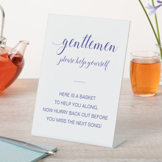 Blue Mens Bathroom Basket Wedding Sockelschild (In Situ)