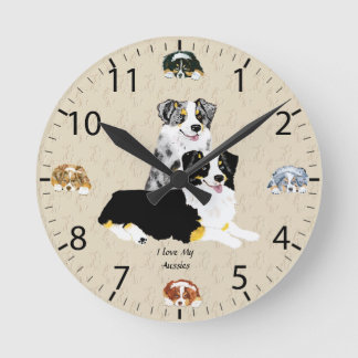 Blue Merle & Black Tri Australian Shepherds Runde Wanduhr