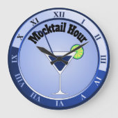 Blue Mocktail Hour Bar Clock Große Wanduhr (Vorderseite)