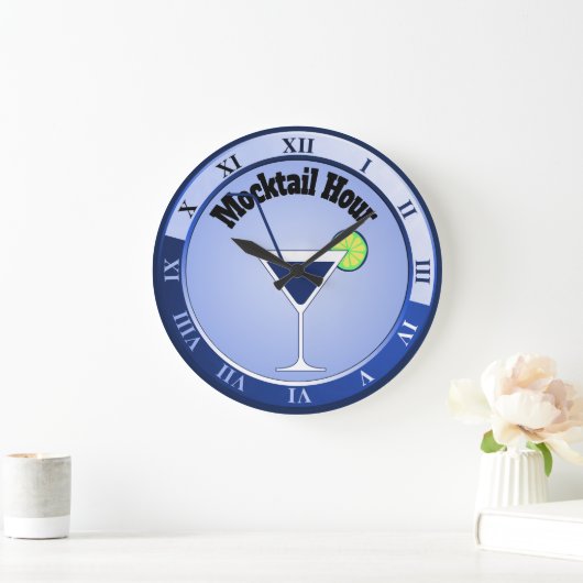 Blue Mocktail Hour Bar Clock Große Wanduhr (Zuhause)