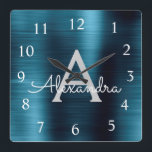 Blue Modern Elegant Metallic Monogram Name Quadratische Wanduhr<br><div class="desc">Moderne und elegante blaue Imitat Edelstahlfolienmonogramm-Name und Personalisierte Vorlagenklemme. Die Wall Clock ist das ideale Geschenk für jemanden,  der eine schicke,  schicke Metalldekoration Liebe,  um Weihnachten oder Geburtstag zu schenken.</div>