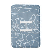 Blue Modern Elegant Wildflower Monogram Badematte (Vorderseite Vertikal)