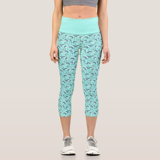 Blue Modern Tropical Flamingo Pattern Capri Leggings (Vorderseite)