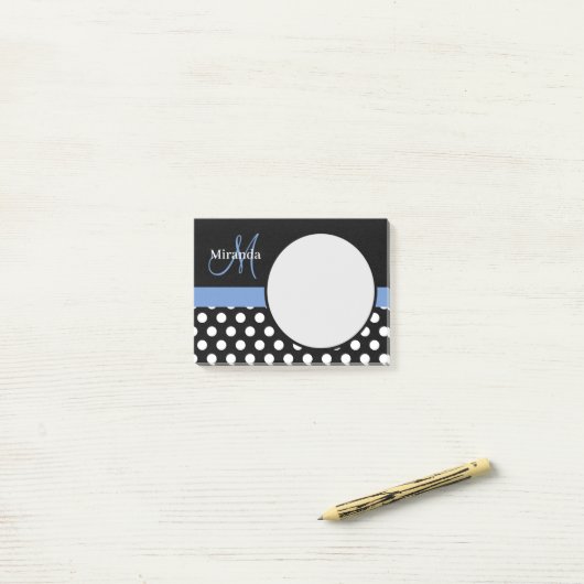 Blue Monogram Schwarz-weiß Polka Dot Post-it Klebezettel (Auf Schreibtisch)