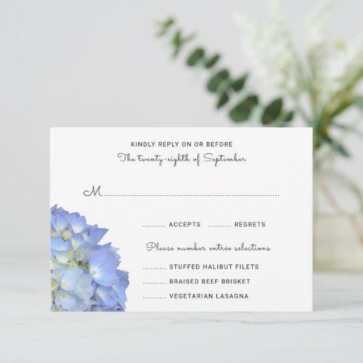 Blue Moon Hydrangea Wedding RSVP Menü Cards (Stehend Vorderseite)