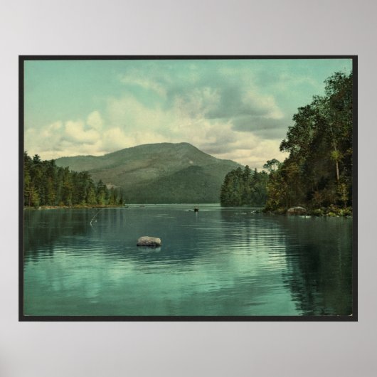Blue Mountain vom Eagle Lake, Adirondack Szene Poster (Vorne)