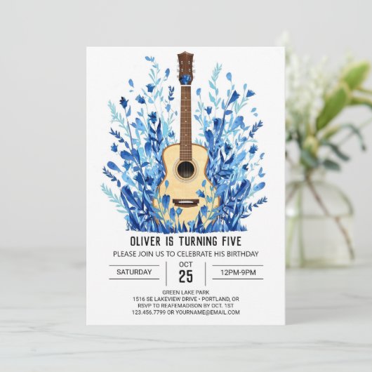 Blue Musician's Guitar Boy Geburtstag Einladung (Stehend Vorderseite)