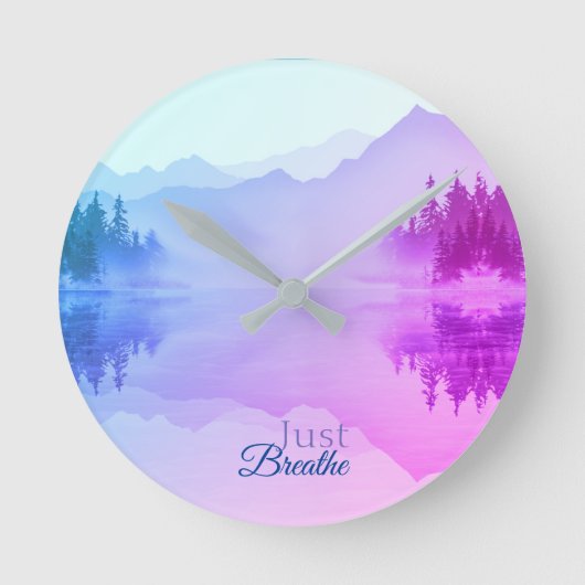 Blue N Pink Mountains Forest Landschaft Runde Wanduhr (Vorderseite)