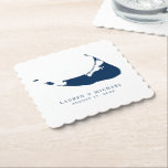 Blue Nantucket Island Karte Hochzeitsempfang Untersetzer<br><div class="desc">Eine marineblaue Silhouette Karte von Nantucket Island ACK (außerhalb von Massachusetts). Sie können sie zum Brautparty, Probe Dinner und Hochzeitsempfang nutzen. Passen Sie zwei Textzeilen an, oder Sie können weitere Textzeilen bearbeiten und hinzufügen. Für Anfragen über kundenspezifische Designänderungen des unabhängigen Designers senden Sie bitte eine E-Mail an paula@labellarue.com BEVOR Sie...</div>