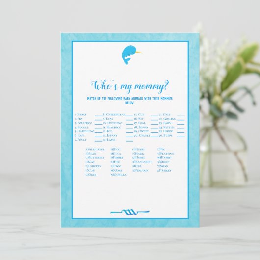 Blue Narwhal Who is My Mommy Baby Shower Game Einladung (Stehend Vorderseite)