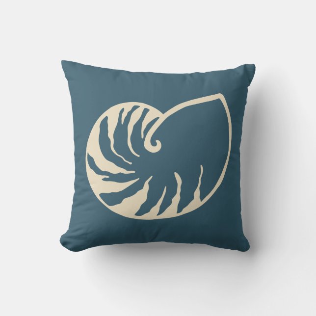 Blue Nautical Beach Coral Nautilus Throw Kissen (Vorderseite)