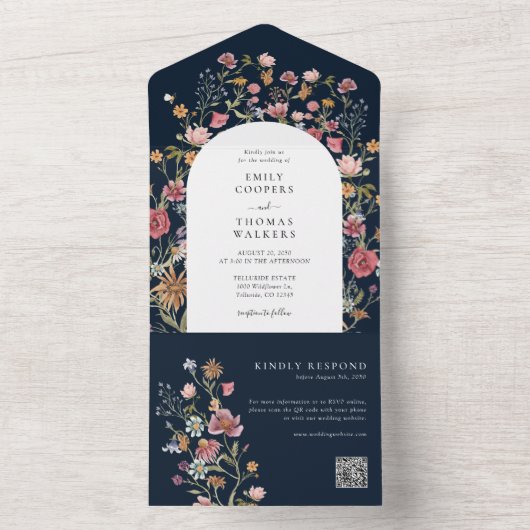 Blue Navy Wildblumen in einem Hochzeitspaar All In One Einladung (Innen Boden)