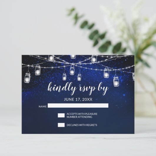 Blue Night Silver Mason Jar String Lights Hochzeit RSVP Karte (Stehend Vorderseite)
