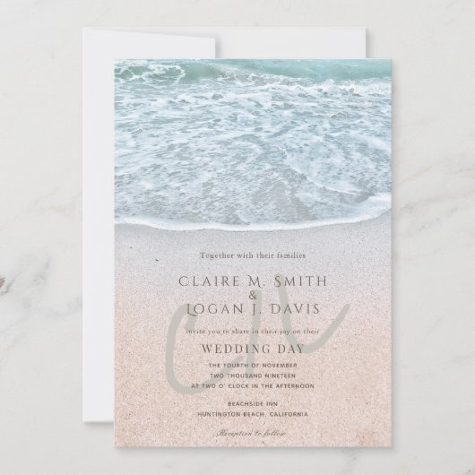 Blue Ocean & Sandy Beach Monogram Wedding Einladung (Vorderseite)