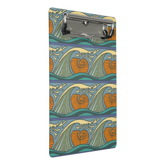 Blue Ocean Waves Nautilus Seashell Muster Nouveau Mini Klemmbrett (Schrägansicht)