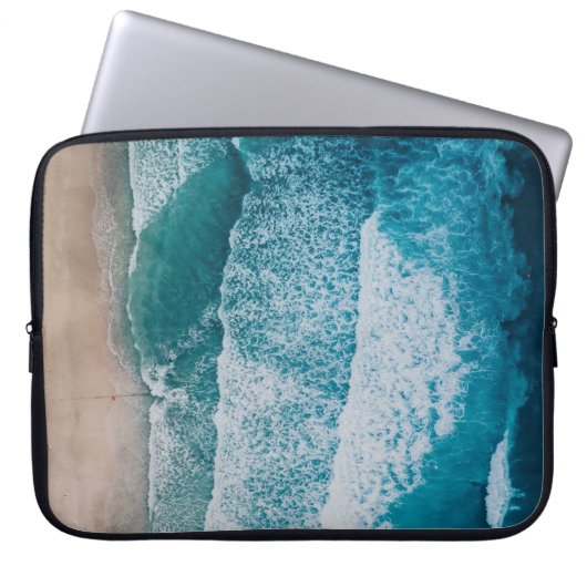Blue Ocean Waves Sandstrand Laptopschutzhülle (Vorderseite)