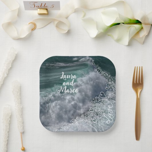 Blue ocean with drawn hearts pappteller (Hochzeit)