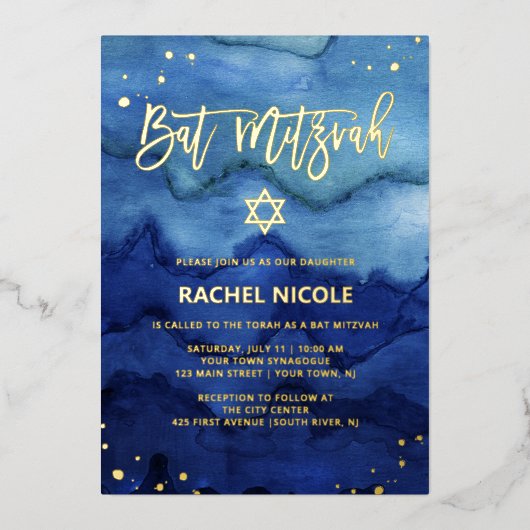 Blue Ombre Wasserfarbe und Gold Bat Mitzvah Folieneinladung (Vorderseite)