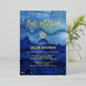Blue Ombre Watercolor und Gold Bar Mitzvah Folieneinladung (Stehend vorne)