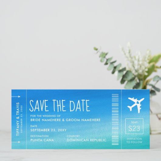 Blue Ombre Wedding Boarding Pass Save the Date Ankündigung (Stehend Vorderseite)
