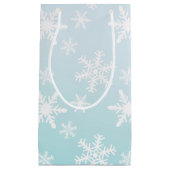 Blue Ombre White Snowflakes Kleine Geschenktüte (Vorderseite)