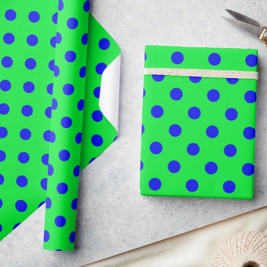 Blue On Green Polka Dots Pattern Design  Geschenkpapier