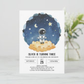 Blue Outerspace Modern Astronaut Boy Birthday Einladung (Stehend Vorderseite)