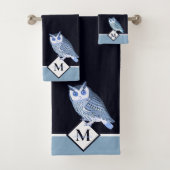 Blue Owl Grey Monogram Name Badhandtuch Set (Insitu)