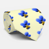 Blue Pansy Floral Krawatte (Gerollt)