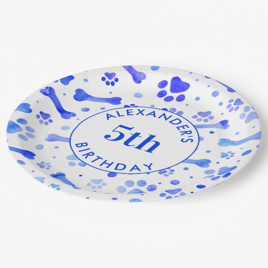 Blue Paw Prints Personalisiert Watercolor Geburtst Pappteller (Schrägansicht)
