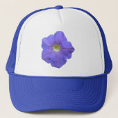 Blue Petunia Hat Truckerkappe (Vorderseite)