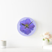 Blue Petunia Wall Clock Runde Wanduhr (Zuhause)