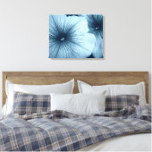 Blue Petunias Leinwanddruck (Insitu (Schlafzimmer))