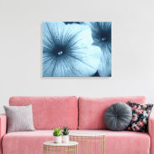 Blue Petunias Leinwanddruck (Insitu (Wohnzimmer))