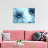 Blue Petunias Leinwanddruck (Insitu (Wohnzimmer))