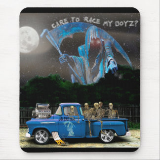 Blue Pick-up Truck und Skeletton Crew Mousepad