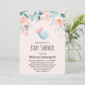 Blue & Pink Baby Flasche mit Blume Babydusche Einladung (Stehend Vorderseite)