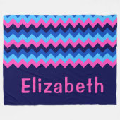 Blue Pink Chevron Monogram Large Fleece Blanket (Vorderseite (Horizontal))