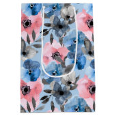 Blue Pink Floral Red Hair Girl Birthday Mittlere Geschenktüte (Rückseite)