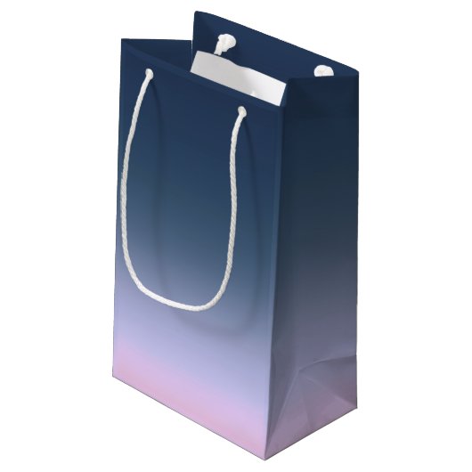 Blue-pink Ombre . Kleine Geschenktüte (Rückseite Schrägansicht)