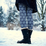 Blue Poinsettia Minimal Classic Whimsy Christmas Leggings<br><div class="desc">Dieses einfache und minimale Design zeigt meine Hand gezeichnet blass blauen Poinsettia auf einem dunkelblauen Hintergrund für klassische Stimmung,  die die Nostalgie der Weihnachtszeit erinnert,  während die Hand illustrierte Elemente ihm eine Touch von Launen geben. Originelle Kunst von Malissa Melrose.</div>