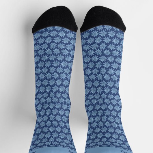 Blue Poinsettia Minimal Classic Whimsy Christmas Socken (Oben)