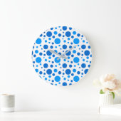 Blue Polka Docks and Circles Wall Clock Große Wanduhr (Zuhause)