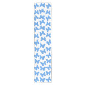 Blue Polka Dot Butterflies Pattern White Kurzer Tischläufer (Vorderseite)